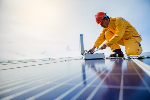 Boost in UK solar needs 500 more electricians per year